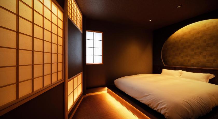 大阪 Kokon Tengachaya with a free parking direct to KIX 5つ星 ゲストハウス スイート