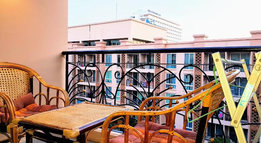 Image of Apartment with Garden View 11