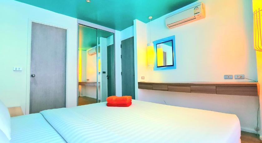 Image of Two Bedroom Apartment with Pool View 12