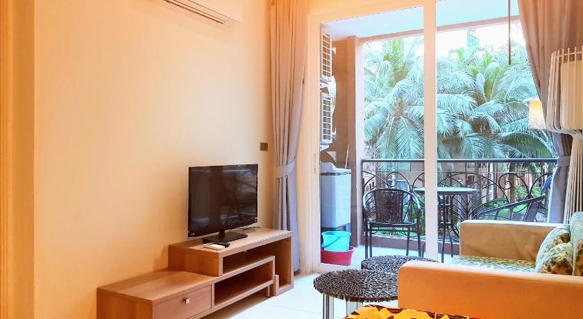 Image of Apartment with Pool View 4