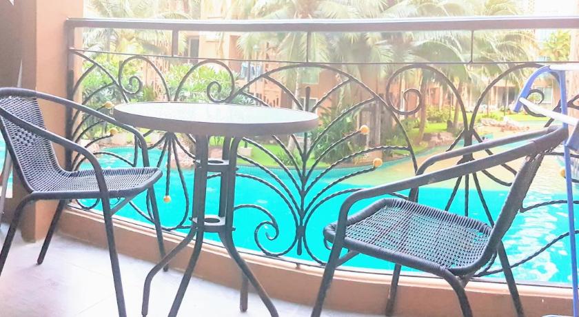 Image of Apartment with Pool View 11