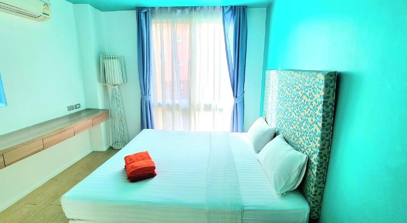 Image of Two Bedroom Apartment with Pool View 11