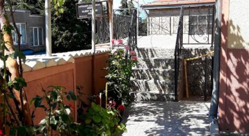 Gues House Aisi
