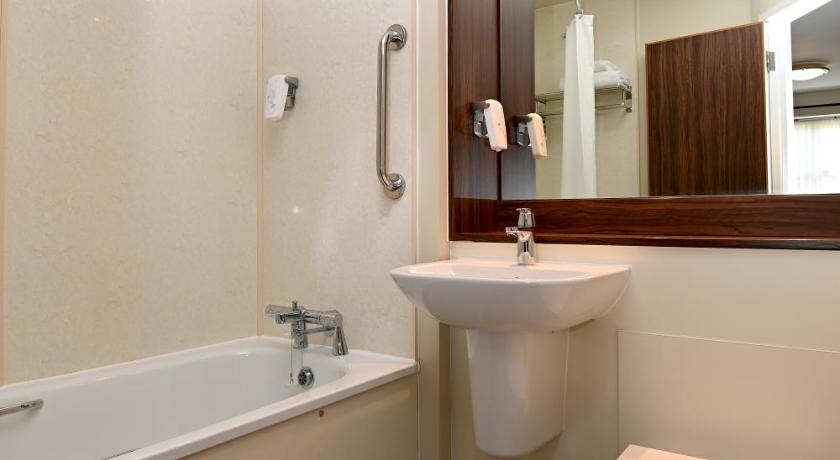 a bathroom with a toilet, sink, and bathtub, Penny Hedge, Whitby by Marston's Inns in Whitby