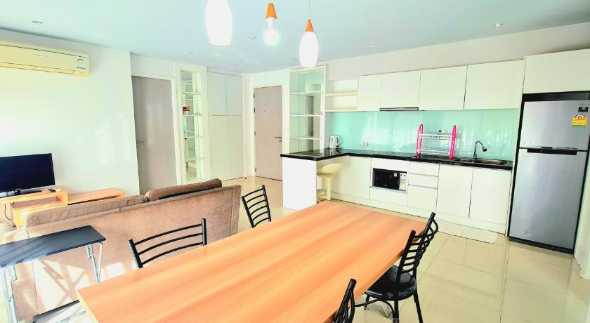 Image of Two Bedroom Apartment with Pool View 3