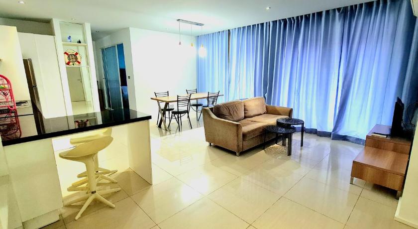 Image of Two Bedroom Apartment with Pool View 4