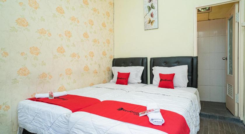 RedDoorz near Cyber Mall – Malang, MO