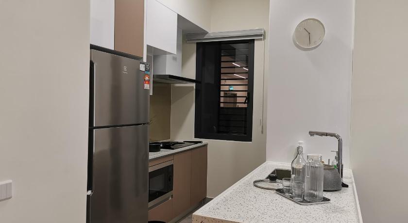 Millerz Square, Old Klang Road Near Mid Valley by De Harlequins Guesthouse photo