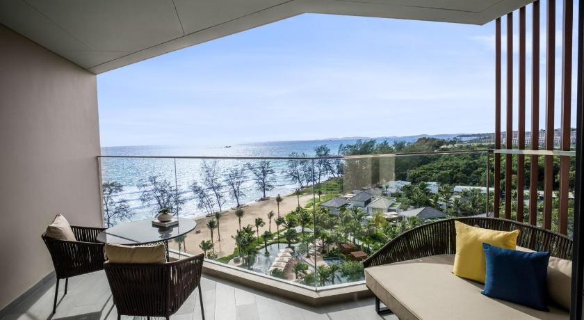 Image of 1 King Premium Ocean View 4