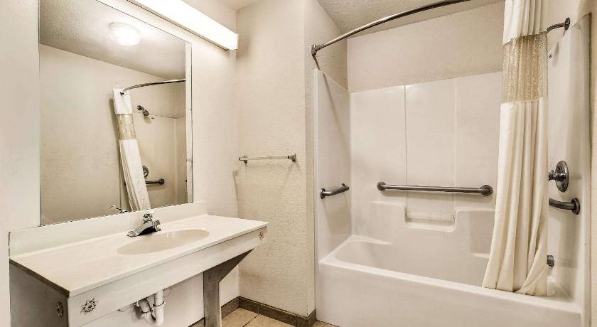 Rodeway Inn photo