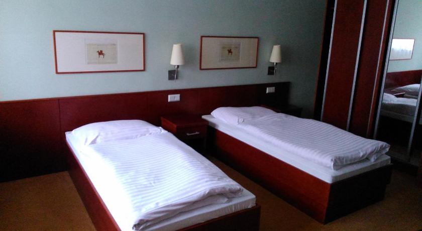 Hostel Refleks — Hotel in Torun