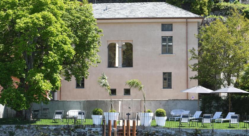 a large building with a lawn chair in front of it, Bifora65 Villa storica fronte lago in Orta San Giulio