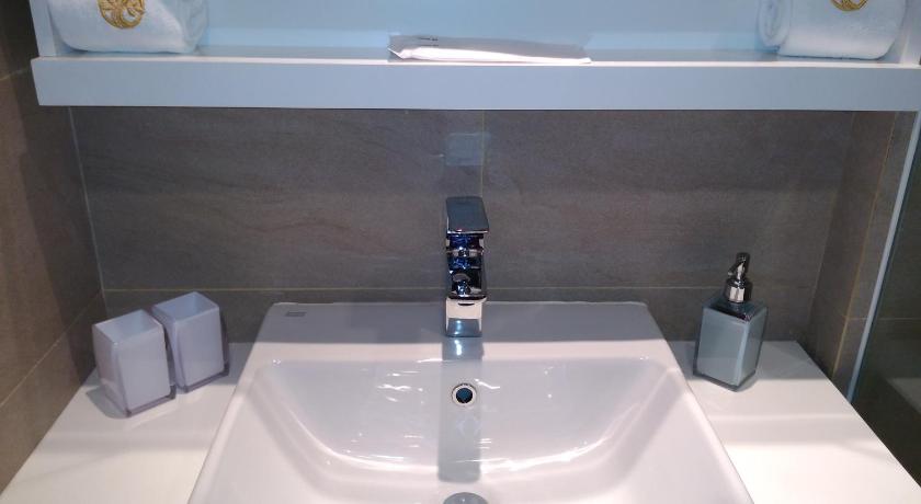 Image of One Bedroom Loft Queen 15