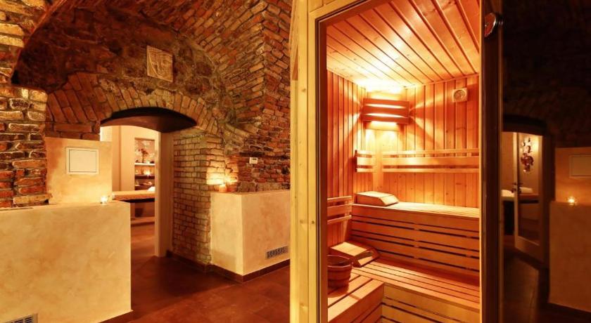 Luxury apartments in the historical building in the heart of Old Town - image 3