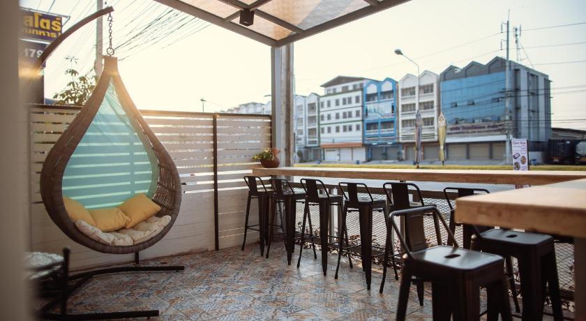 SLEEP TO FLY HOTEL & HOSTEL photo
