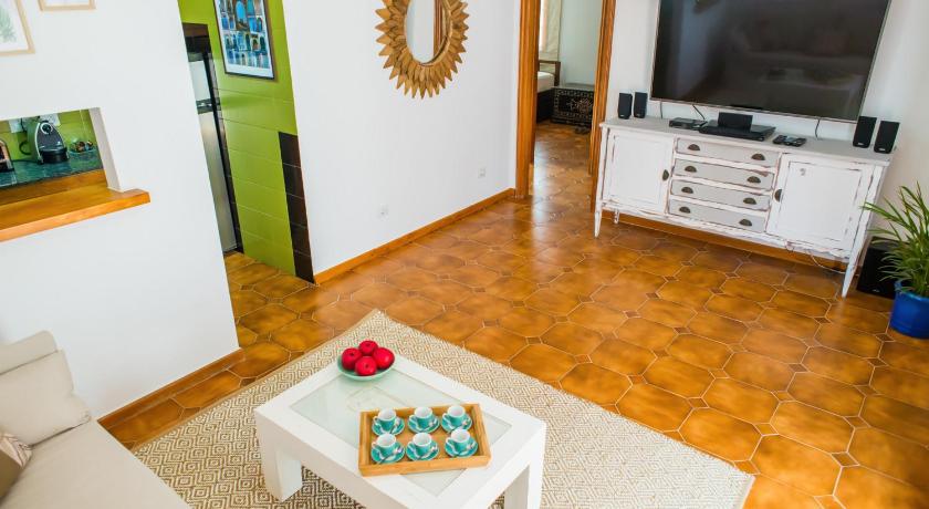 Bohemian Seafront Bungalow Paradise with BBQ, Garden, Terrace & Free Wifi by Holidays Home photo