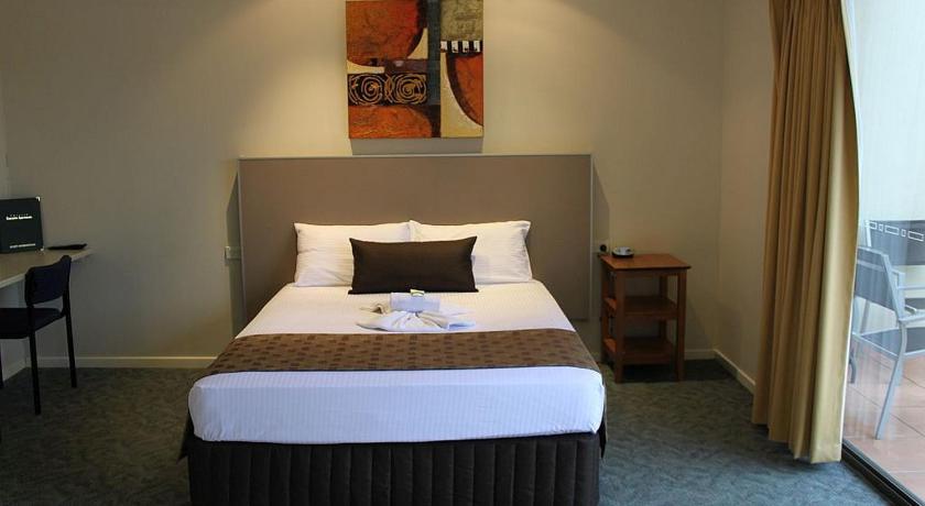 Emerald Executive Apartments photo