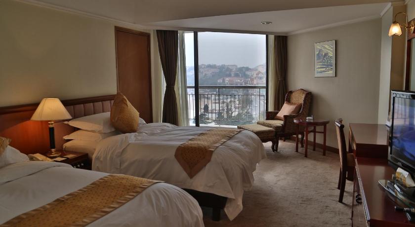 Imagen de South Wing Twin Room with Sea View 0