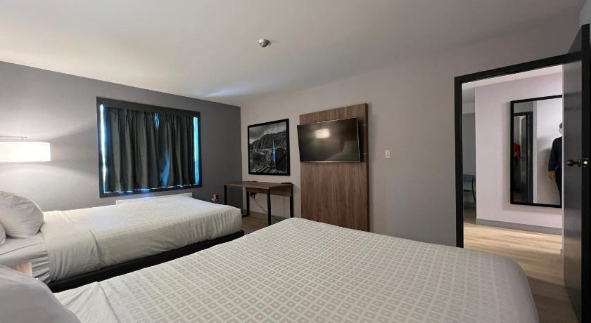 Super 8 By Wyndham Cornwall On photo