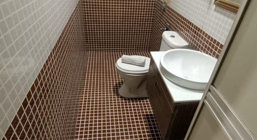 a bathroom with a toilet a sink and a bathtub, OYO 90099 G Home Hotel, Kota Bharu, Kelantan in Kota Bharu