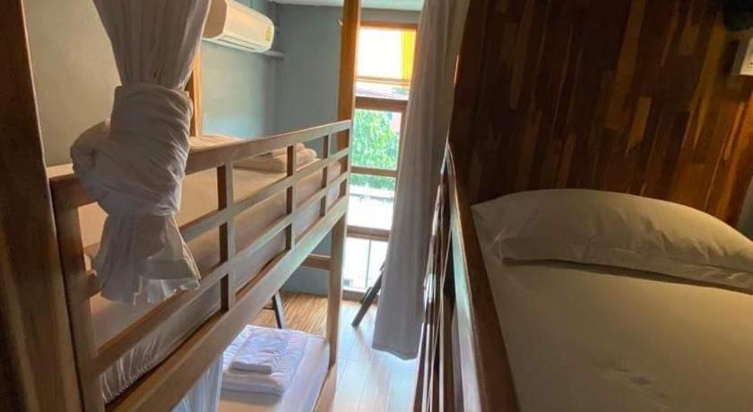 Image of 1 Person in 6-Bed Dormitory with Shared Bathroom and without Air Conditioning - Mixed 4