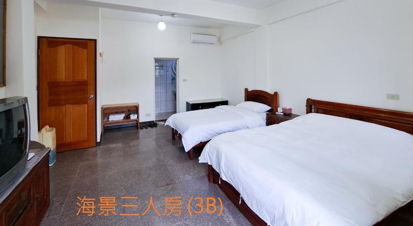 a hotel room with two beds and a desk, Happiness Coast-民宿編號051 in Matsu Island