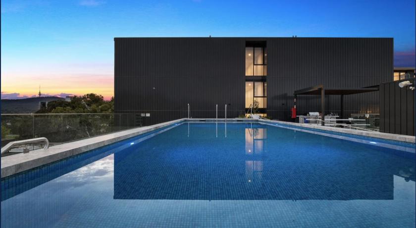 The Hamptons - Lux 2 Bed 2 Bath, Pool - Central Location photo