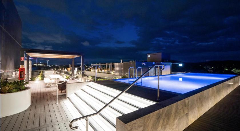 The Hamptons - Lux 2 Bed 2 Bath, Pool - Central Location — Hotel in Canberra