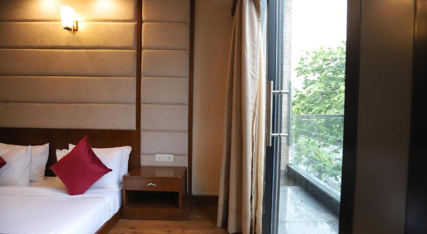 IP Royal Hotel - Couple Friendly Near Yamuna Sports Complex, Karkardooma New Delhi photo