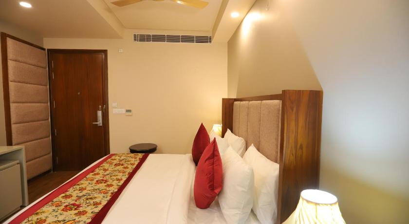 IP Royal Hotel - Couple Friendly Near Yamuna Sports Complex, Karkardooma New Delhi photo