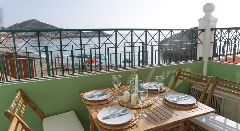 Spectacular Beachfront Duplex on the Mediterranean - Caleta, Catalan Bay — Hotel in Gibraltar