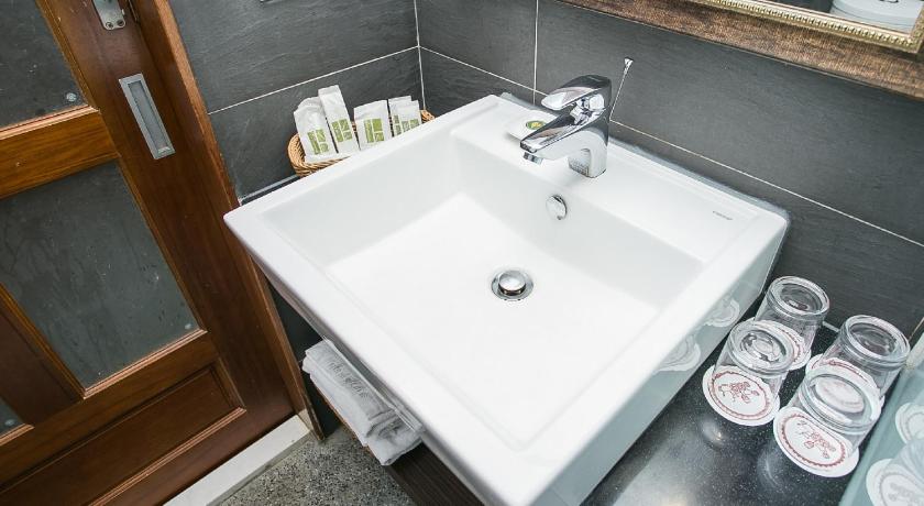 Image of Classic quadruple 7