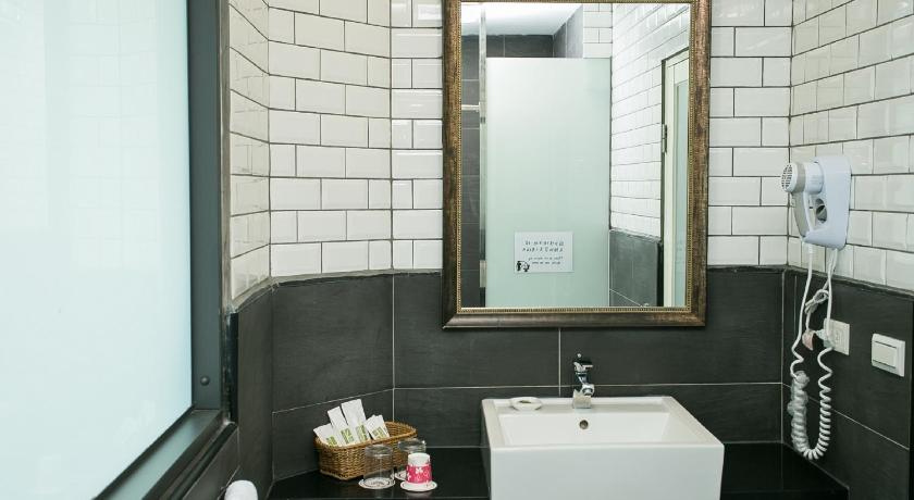 Image of Standard Twin Room 6