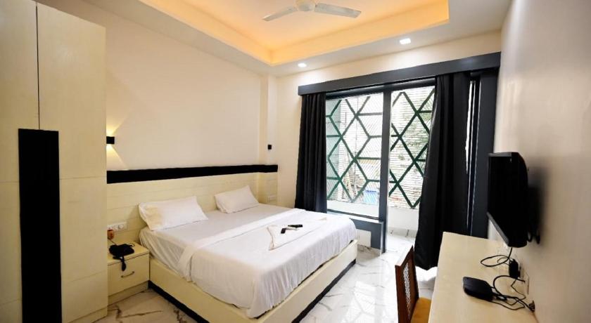 Hotel Prago by Green Deer Varanasi photo