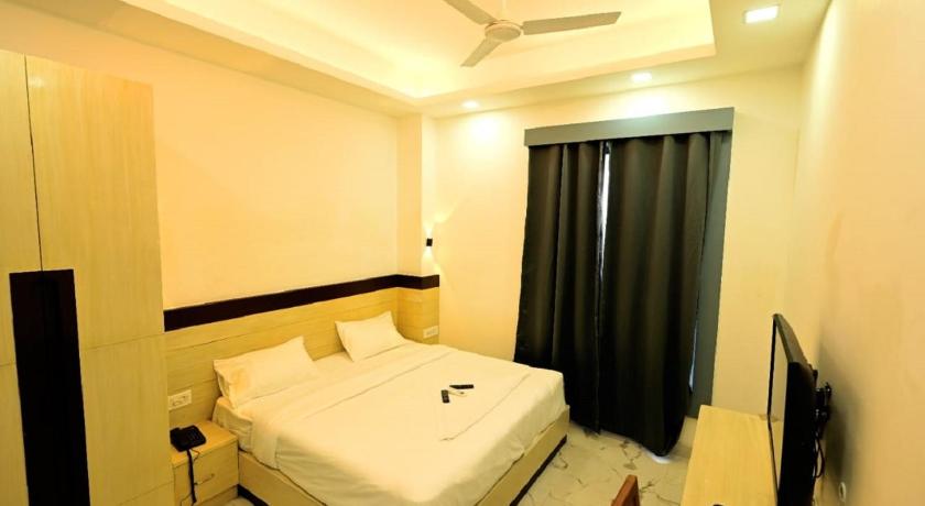 Hotel Prago by Green Deer Varanasi photo