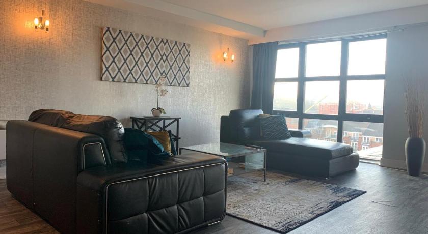 Luxury 9ine Bull Ring Apartment, Stunning city view, Free Parking, Amazing Fireplace photo