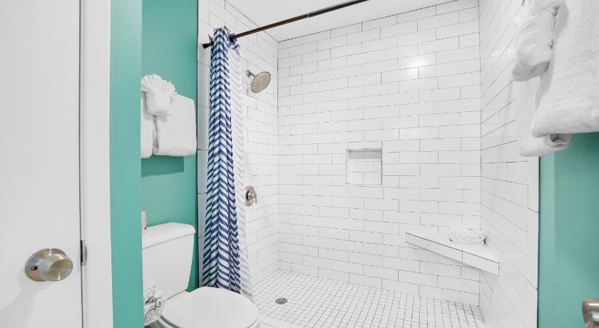 Image of Three-Bedroom Suite 809 16