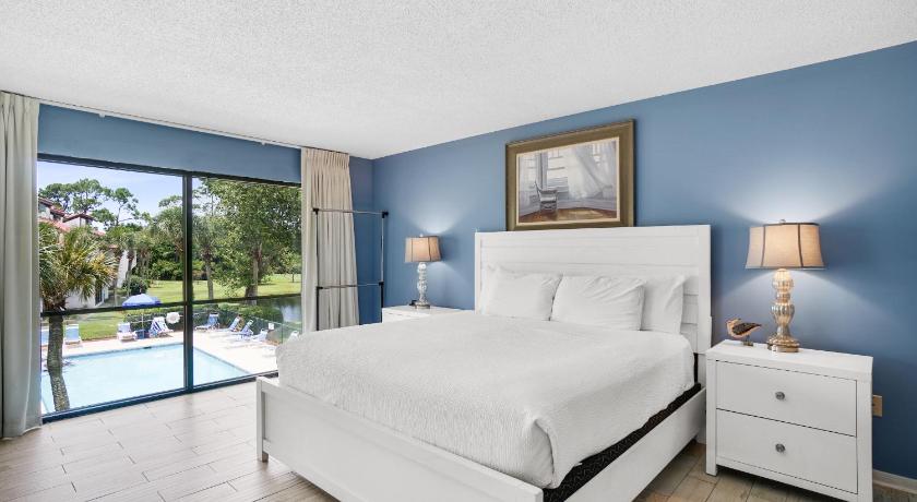 Image of Three-Bedroom Suite 809 4