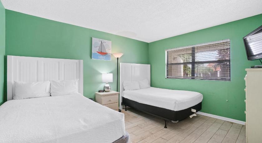 Image of Three-Bedroom Suite 809 7