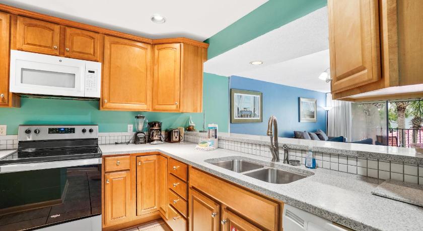Image of Three-Bedroom Suite 809 12