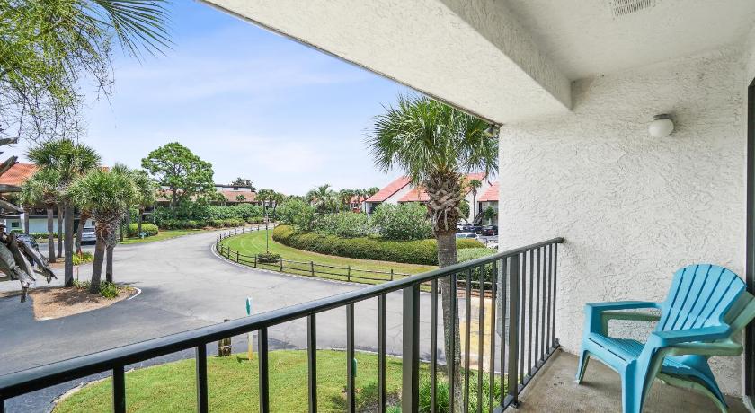 Image of Three-Bedroom Suite 809 10