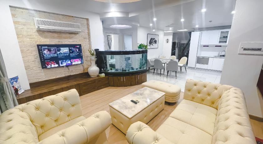 White Penthouse-Rooftop Pool Private -Central City — Hotel in Ho Chi Minh City