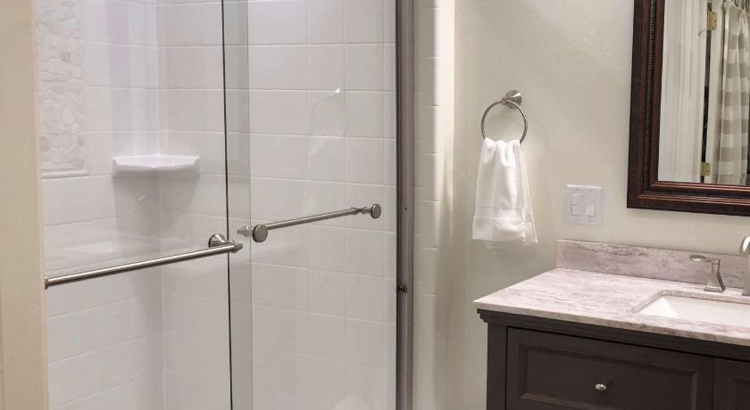 a bathroom with a shower, toilet, sink and tub, Best Western Country Lane Inn in Juneau (AK)