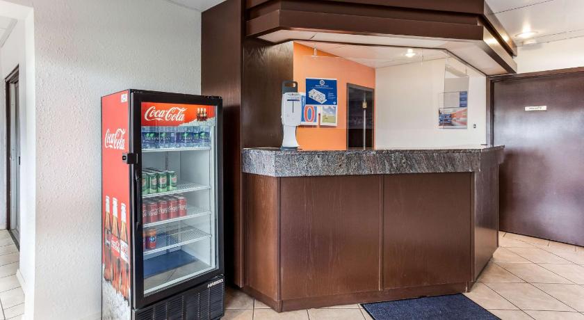 Motel 6-Lethbridge, AB photo