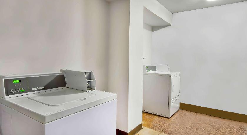 Motel 6 Louisville, Ky- Airport/ Fair Expo photo