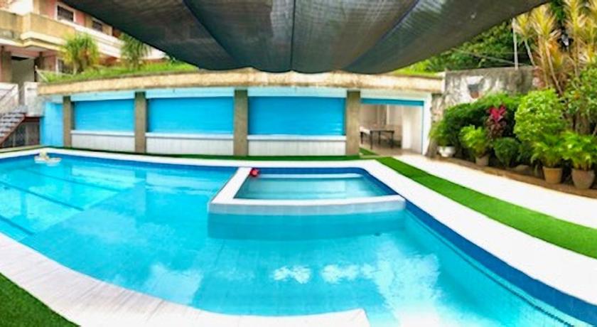 Deluxe Villa Leah Natural Hotspring Resort photo