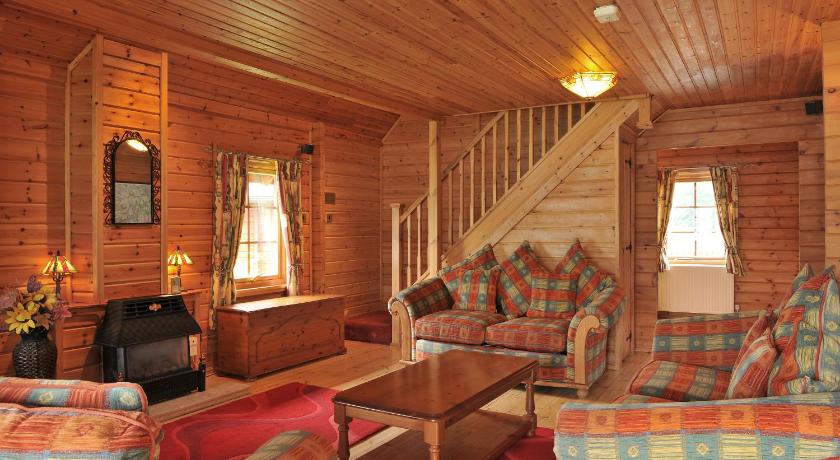 Three-Bedroom Lodge with Loch View