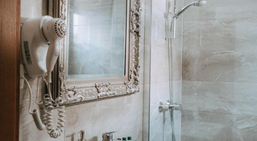Image of King Suite 2