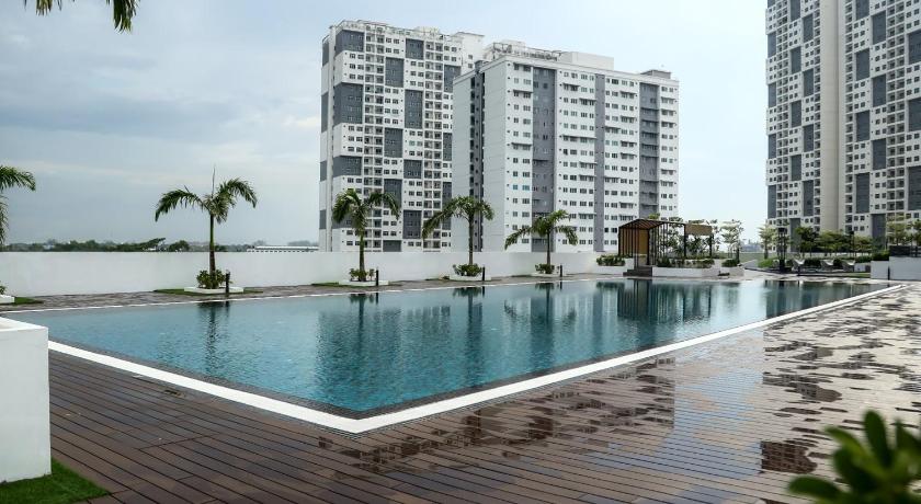 Fantastic View, Cozy and Lovely 3BR Condo at Meritus Residensi photo