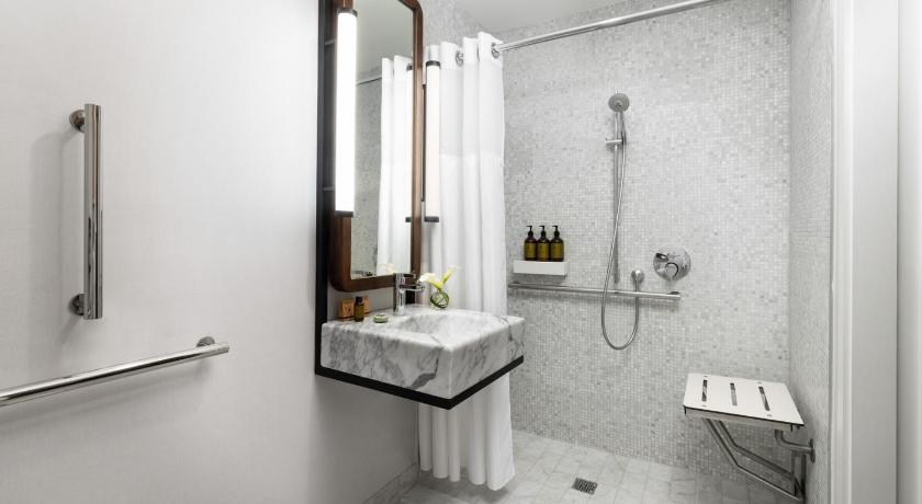 Image of 1 Queen Bed Accessible Shower 2